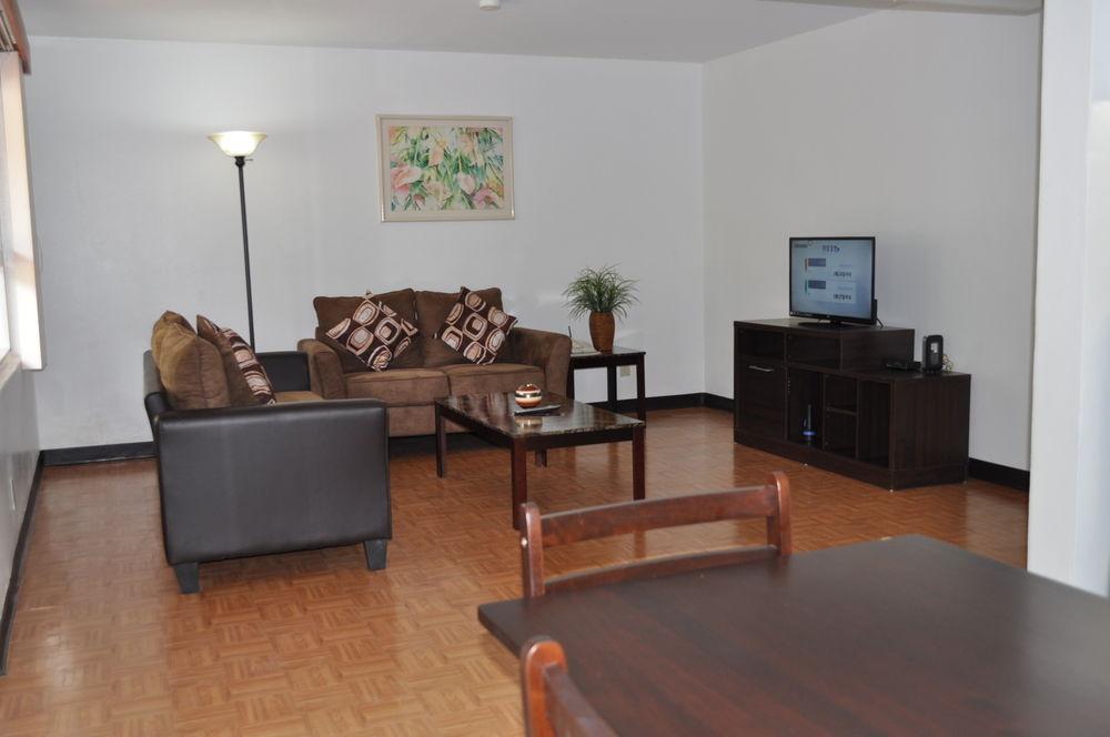 Aparthotel Mai'Ana Airport Plaza à Tamuning Extérieur photo